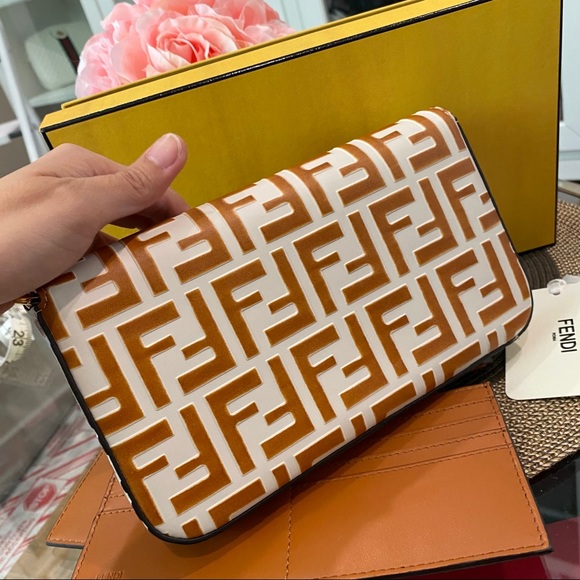 NEW FENDI CHAIN WALLET WITH POUCHES CROSSBODY BAG - Picture 7 of 11